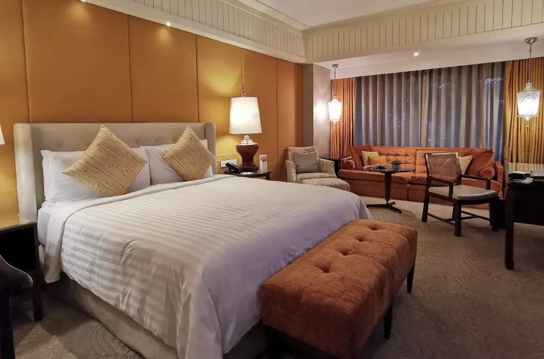 Anantara Siam Bangkok Hotel room