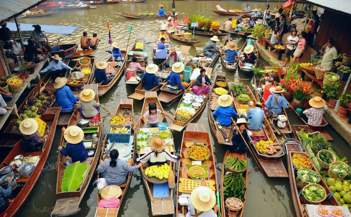 Floating markets in Bangkok: A shopper’s paradise