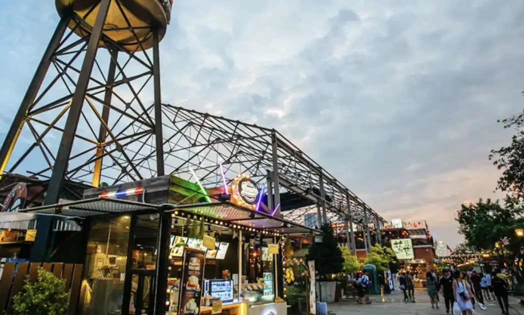 Asiatique The Riverfront Review: A Vibrant Nighttime Adventure in Bangkok 2 Asiatique The Riverfront Review: A Vibrant Nighttime Adventure in Bangkok