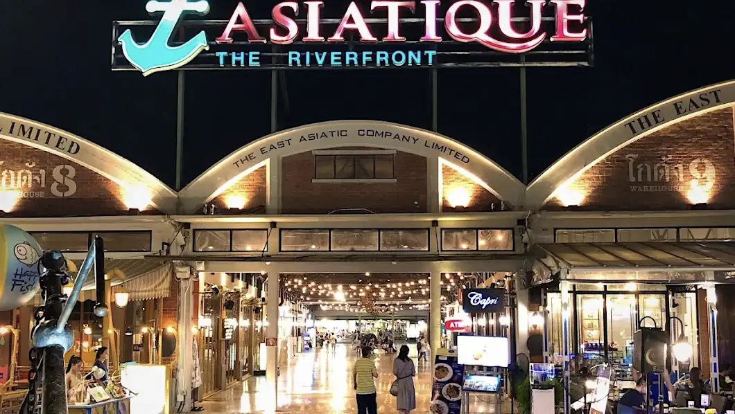 Asiatique The Riverfront Review: A Vibrant Nighttime Adventure in Bangkok 3 The Vibe: A Night Market Meets Modern Mall