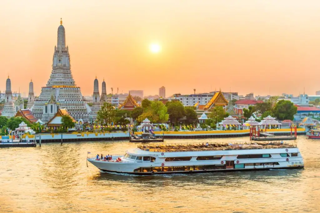 Bangkok river cruises: Scenic adventures at Dusk