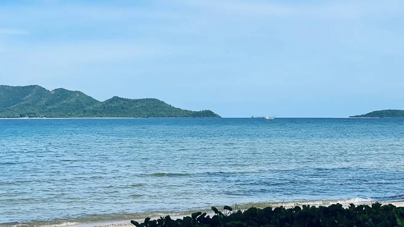 Overview of Hat So Beach