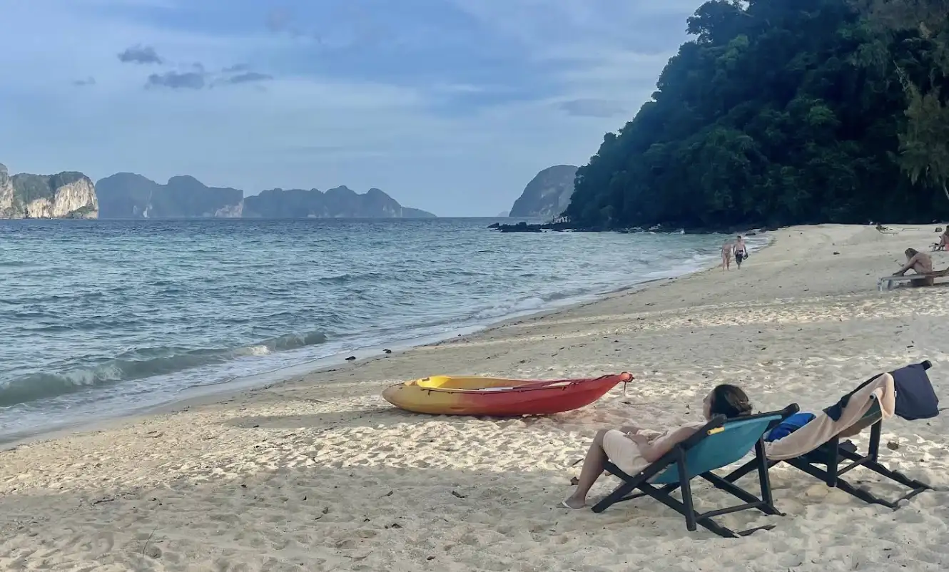Thanya Beach Resort