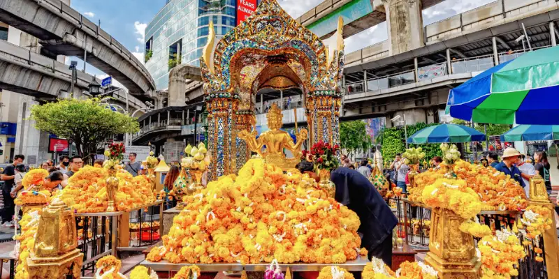 Erawan Shrine (Miếu Bốn Mặt)