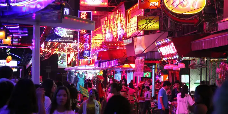 Patpong Bangkok: The Ultimate Guide to Thailand’s Most Famous Nightlife Street 3 Patpong Street Bangkok: Night Market and Local Experience